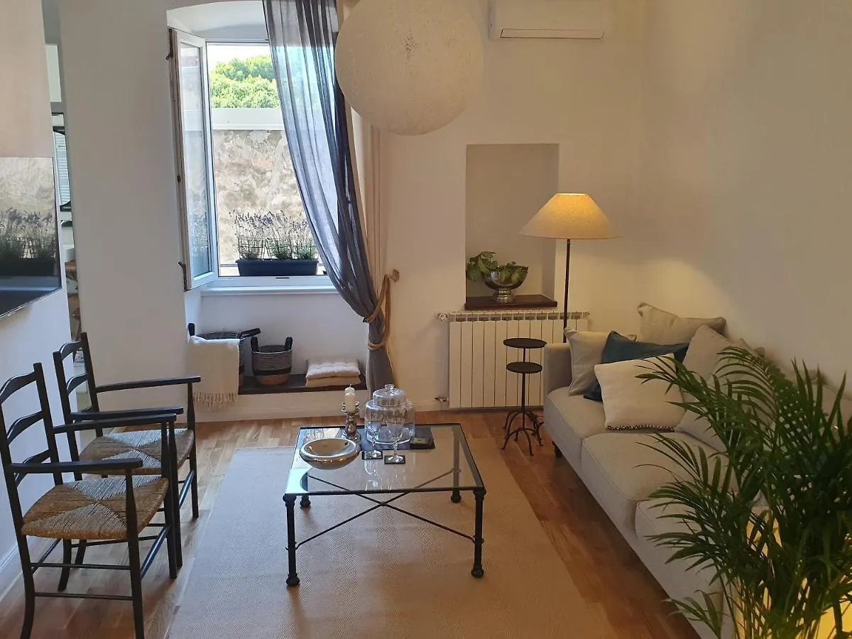 Max Plus - Private Parking Pula Croatia